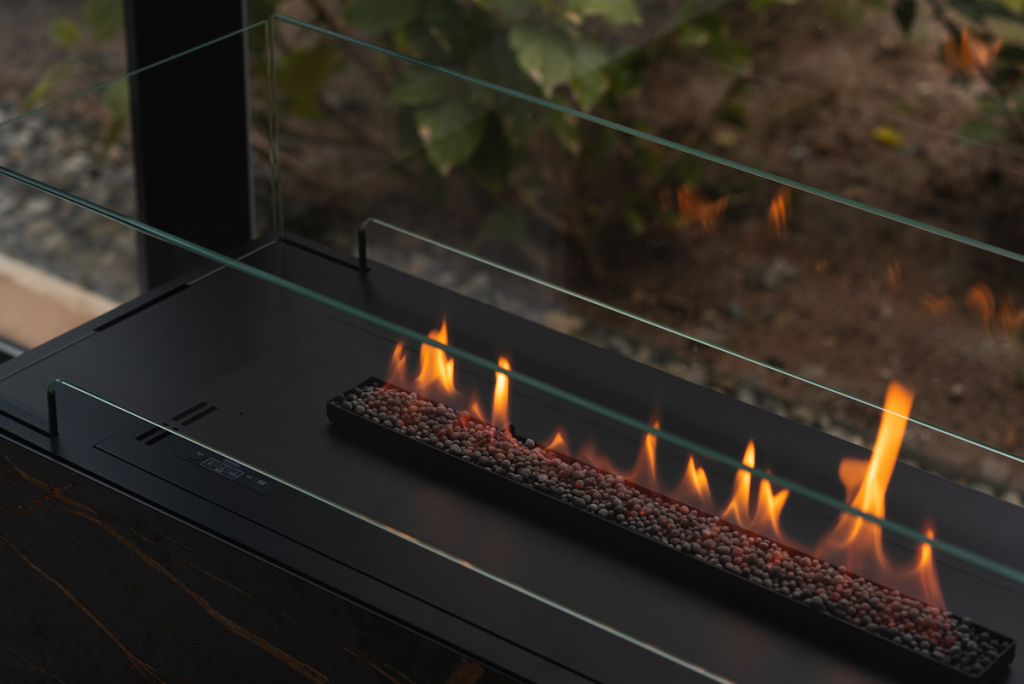 LAURENT FIREPLACE WITH NEO BURNER